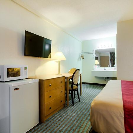 Shorewood Econo Lodge חדר תמונה