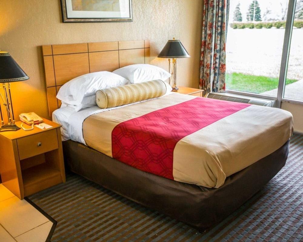 Shorewood Econo Lodge מראה חיצוני תמונה