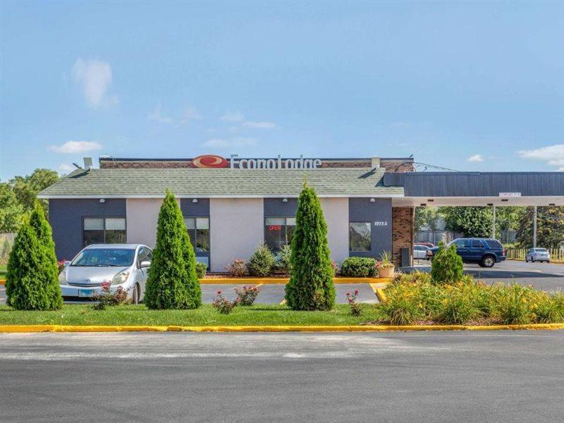Shorewood Econo Lodge מראה חיצוני תמונה