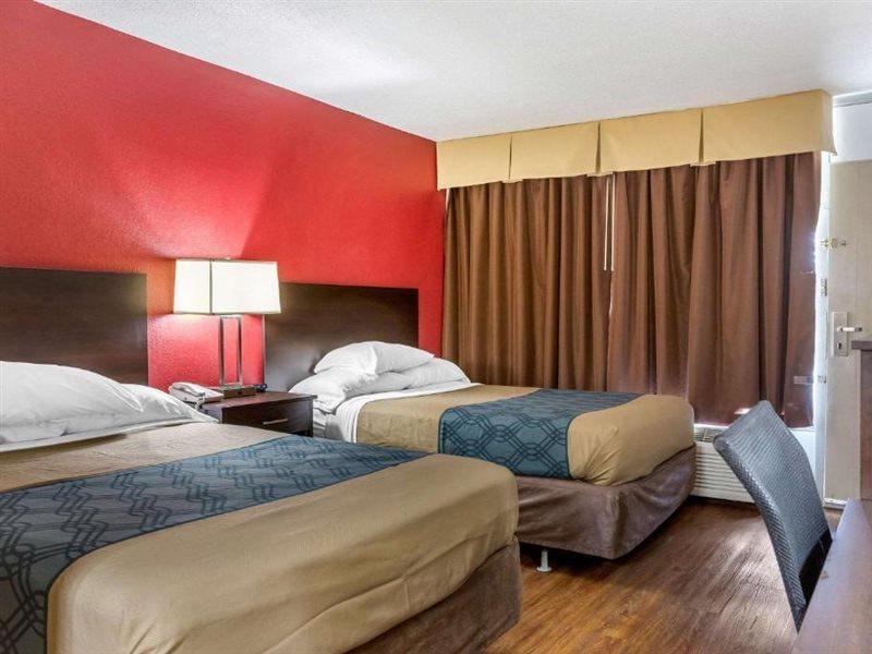 Shorewood Econo Lodge מראה חיצוני תמונה