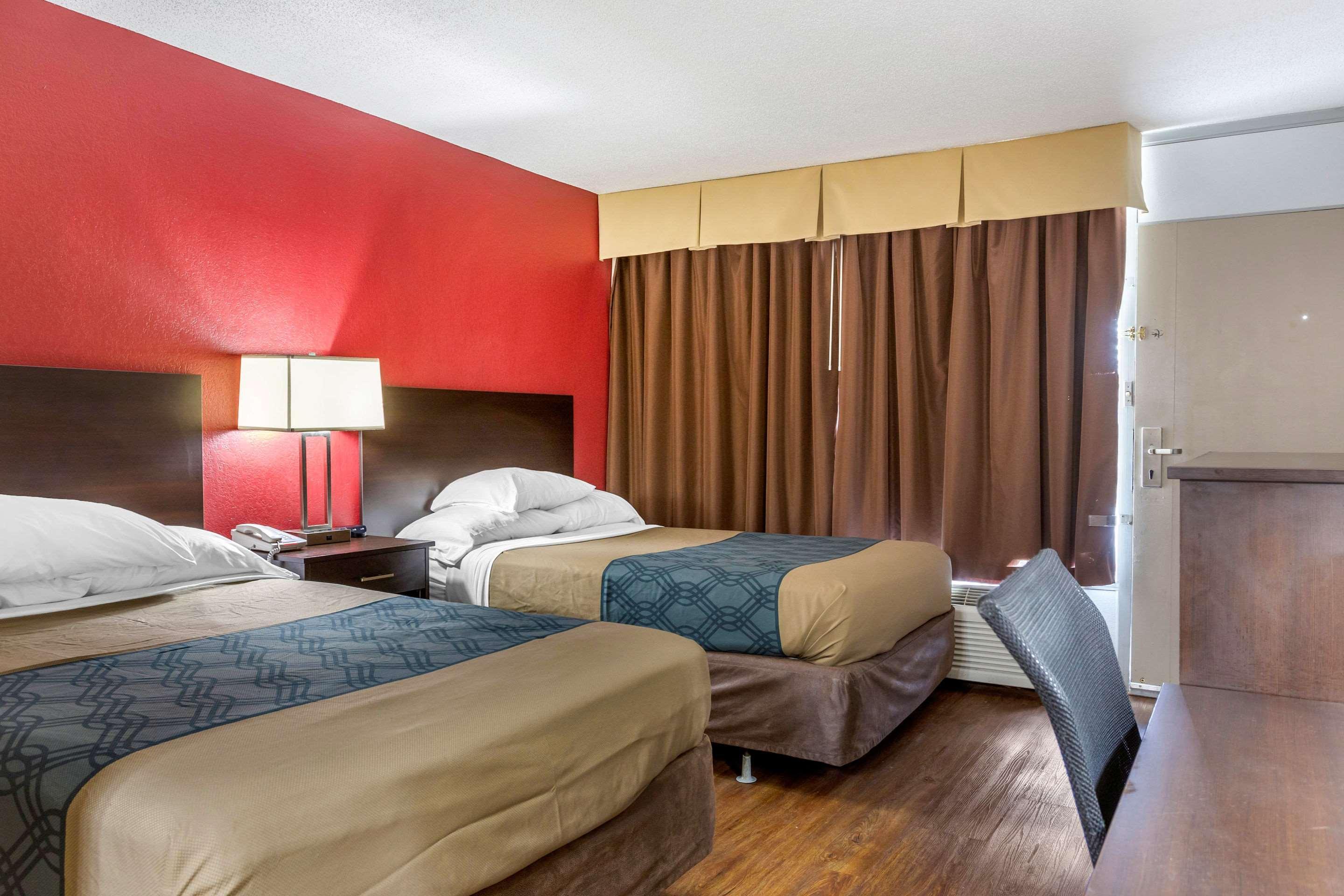 Shorewood Econo Lodge מראה חיצוני תמונה