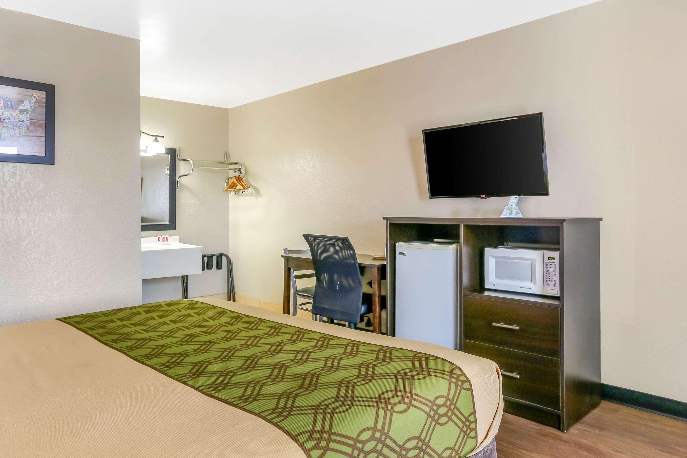 Shorewood Econo Lodge מראה חיצוני תמונה