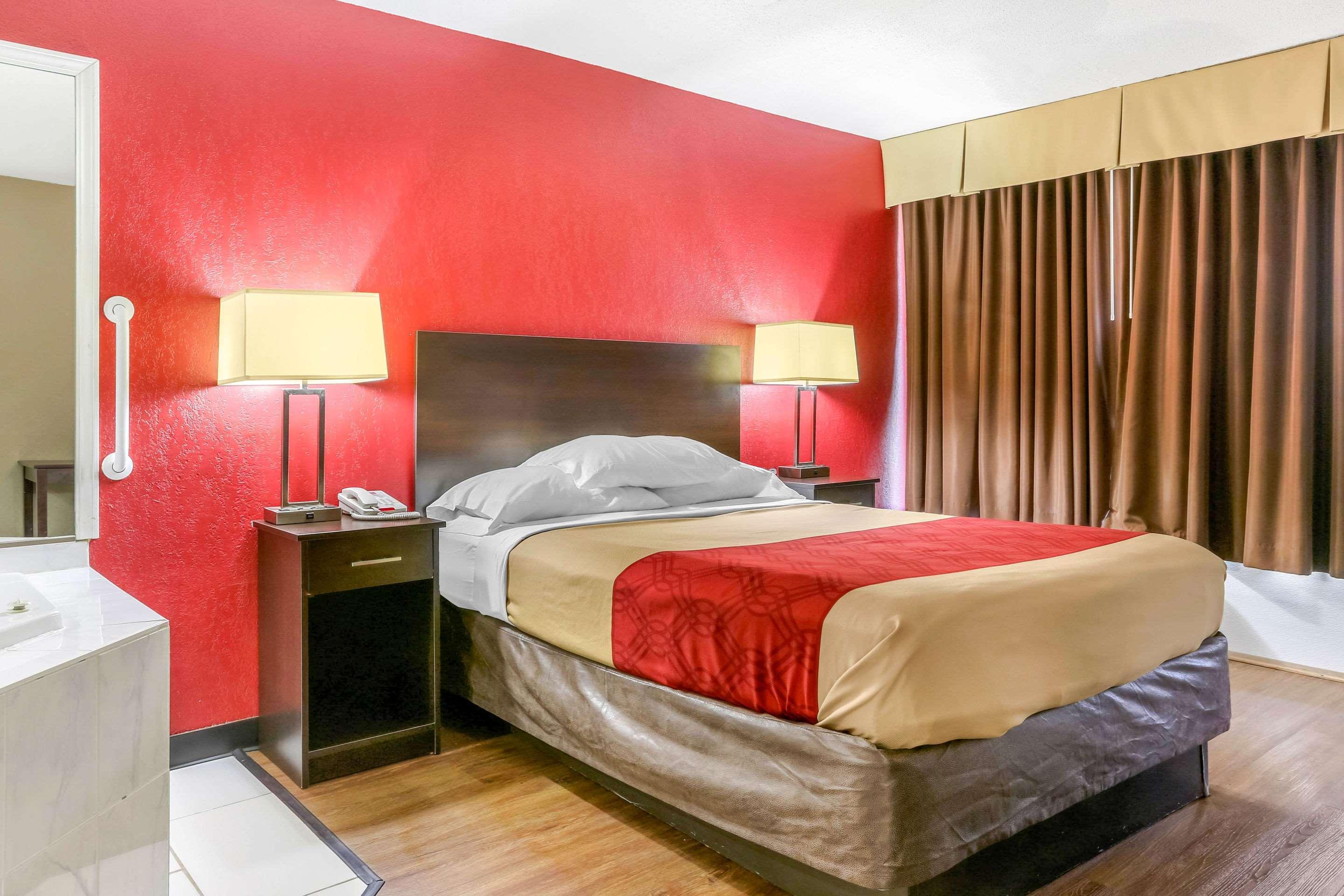Shorewood Econo Lodge מראה חיצוני תמונה