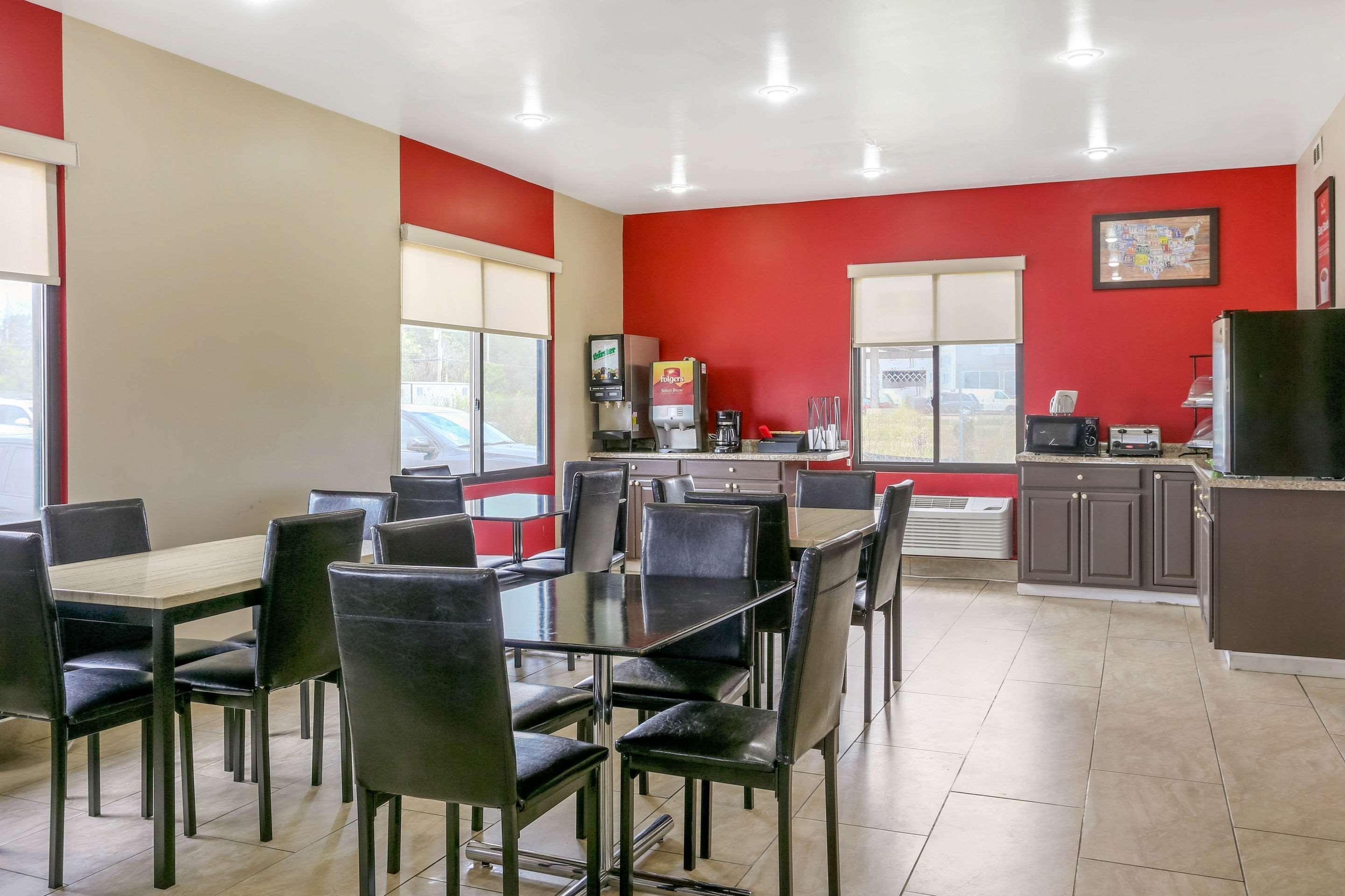 Shorewood Econo Lodge מראה חיצוני תמונה