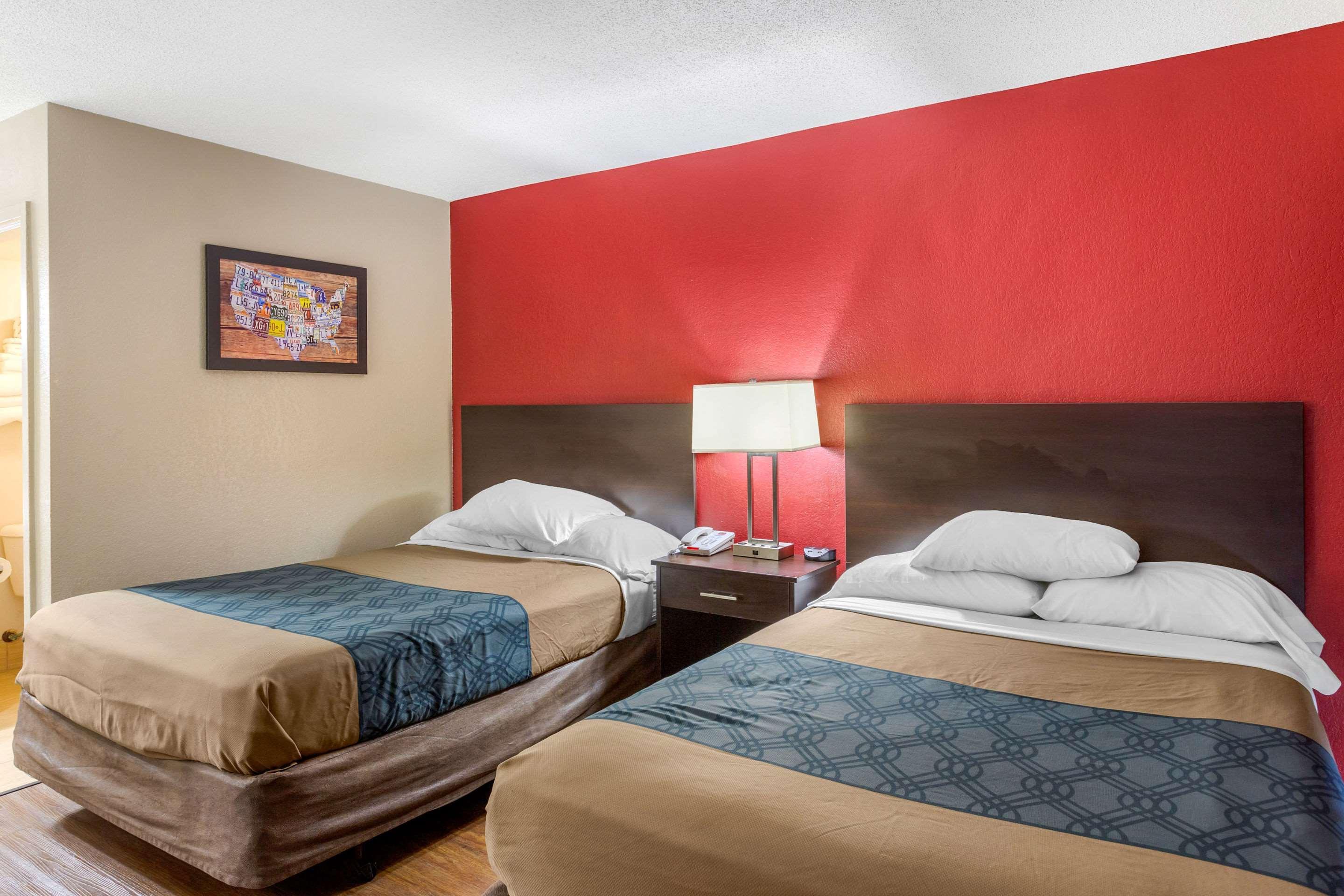 Shorewood Econo Lodge מראה חיצוני תמונה