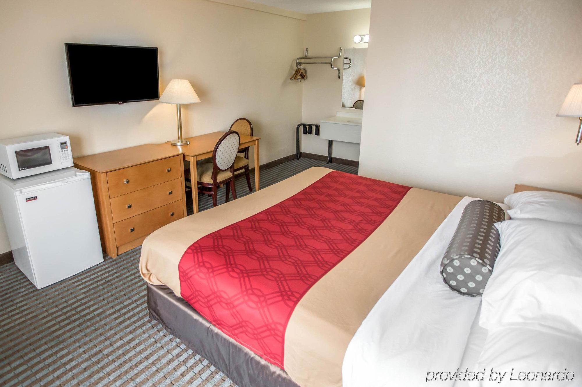 Shorewood Econo Lodge מראה חיצוני תמונה
