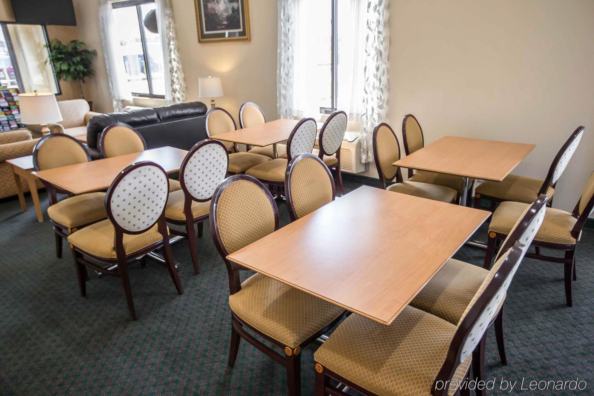 Shorewood Econo Lodge מראה חיצוני תמונה