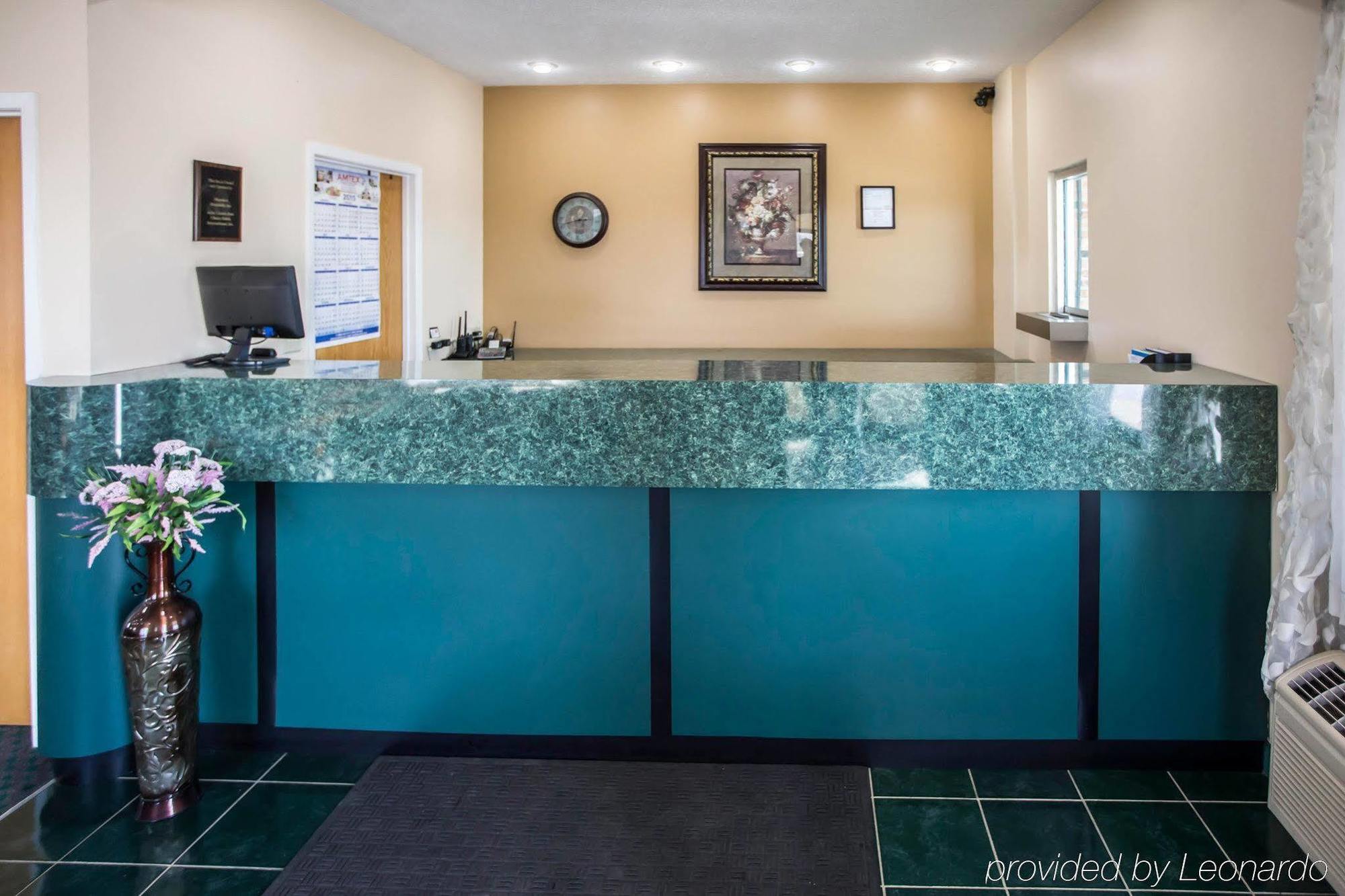 Shorewood Econo Lodge מראה חיצוני תמונה