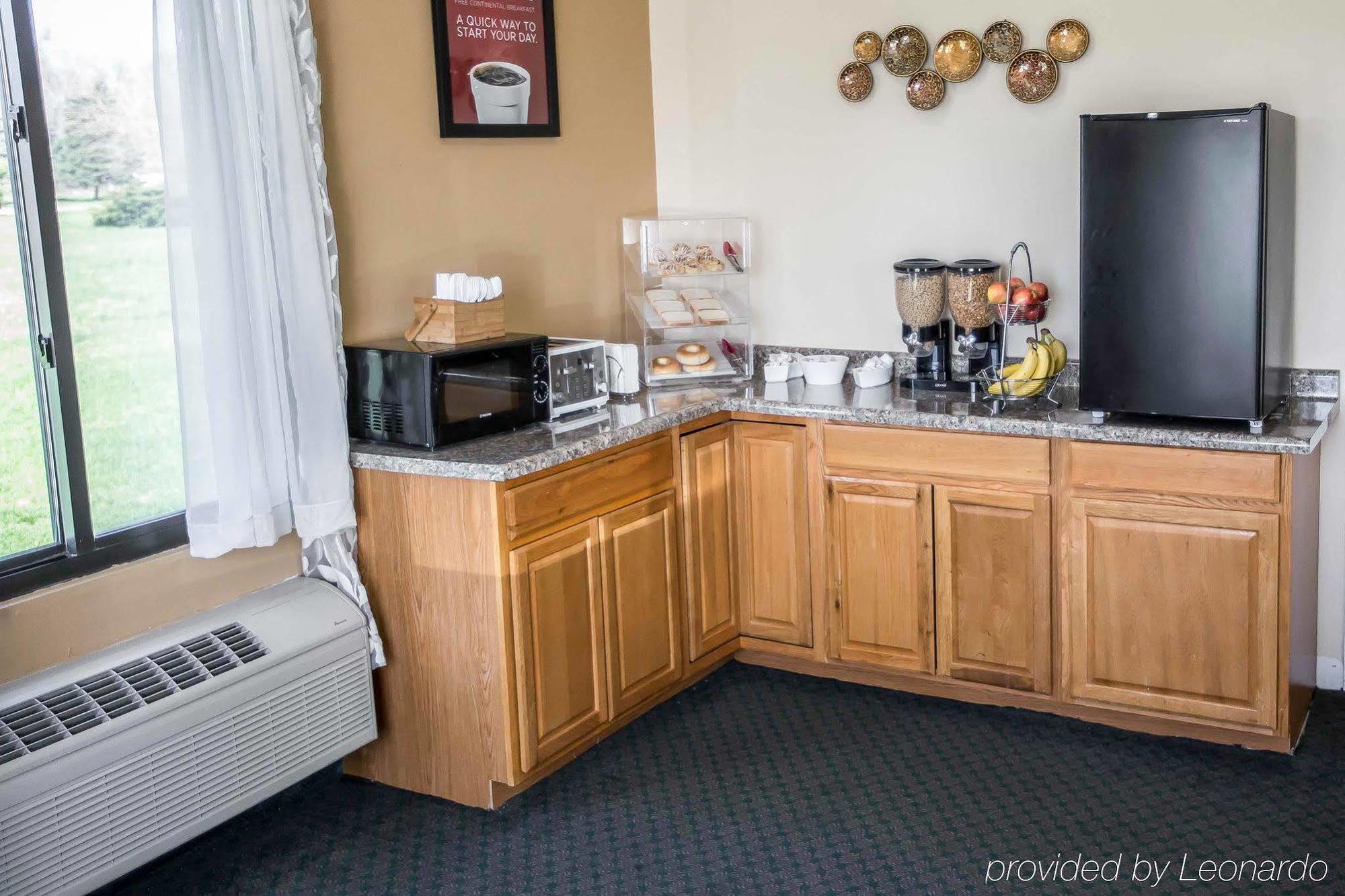 Shorewood Econo Lodge מראה חיצוני תמונה