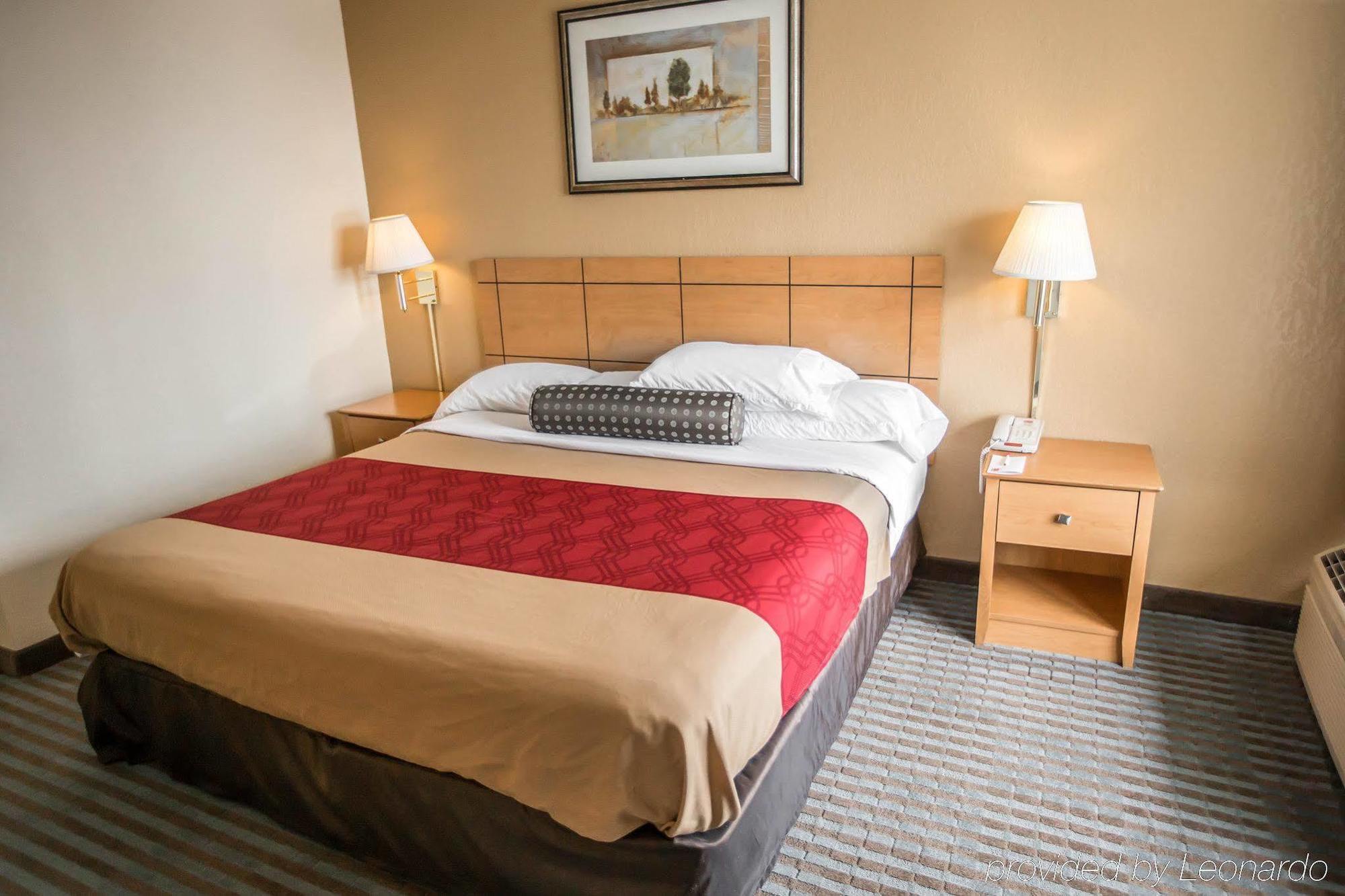 Shorewood Econo Lodge מראה חיצוני תמונה