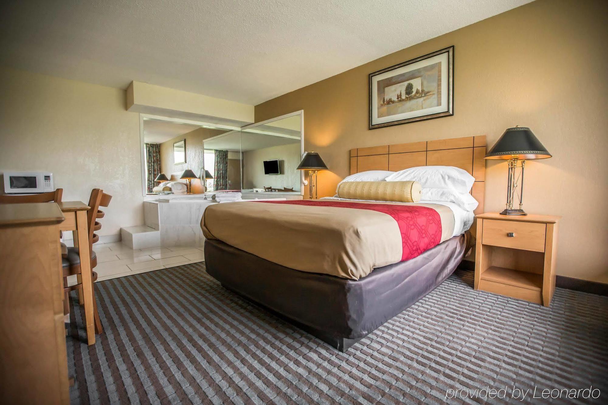 Shorewood Econo Lodge מראה חיצוני תמונה