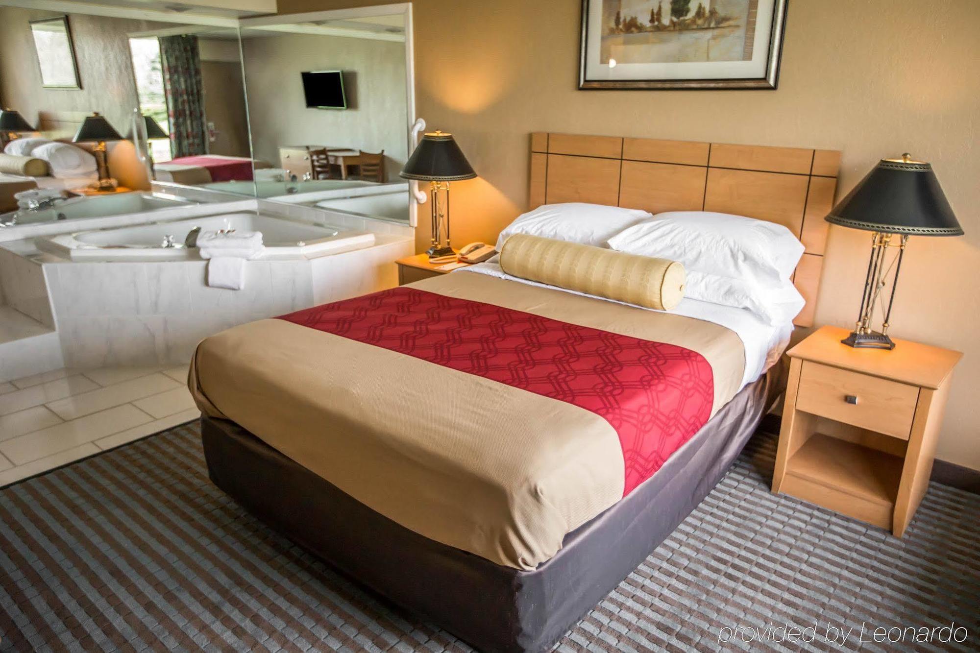 Shorewood Econo Lodge מראה חיצוני תמונה