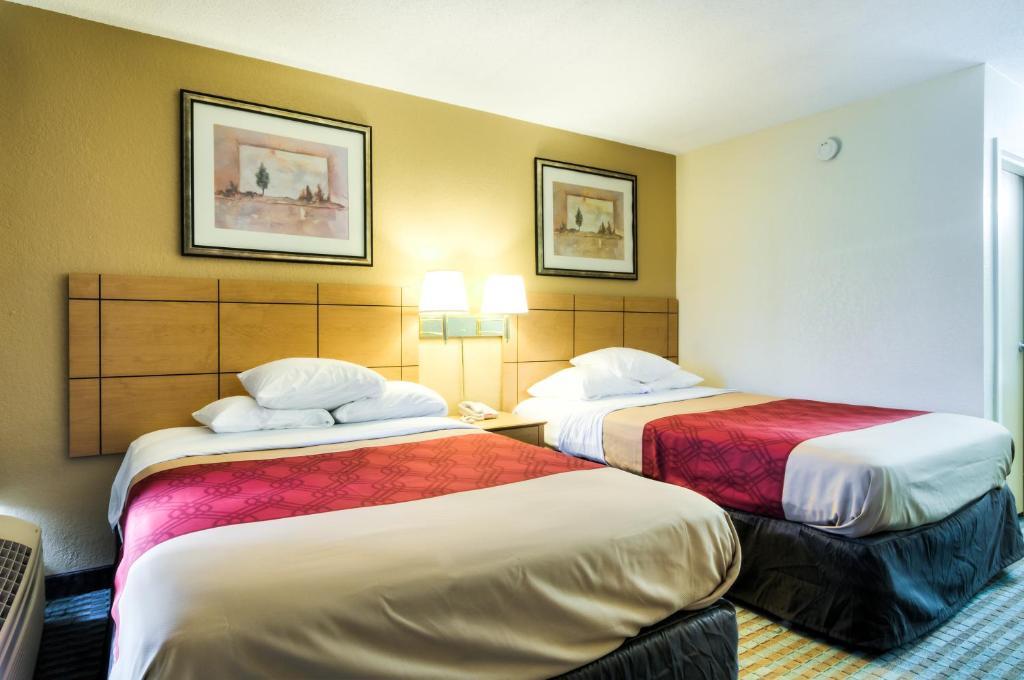 Shorewood Econo Lodge מראה חיצוני תמונה